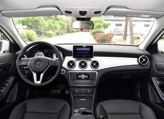 奔驰GLA 内饰图 奔驰GLA 内饰图