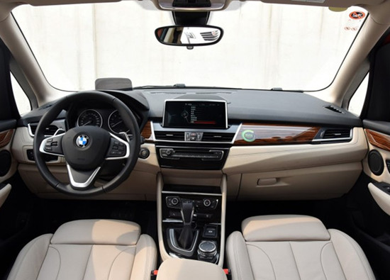 宝马2系旅行车 内饰图