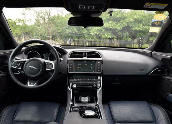 捷豹XE 内饰图 捷豹XE 内饰图