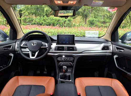 北汽威旺M50F 内饰图