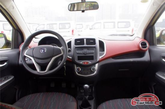 奔奔 内饰图