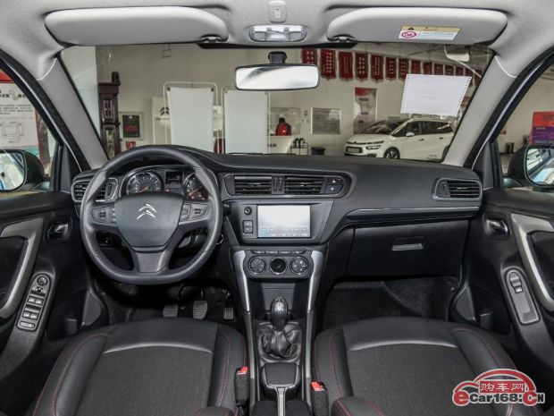 雪铁龙C3-XR 内饰图 雪铁龙C3-XR 内饰图