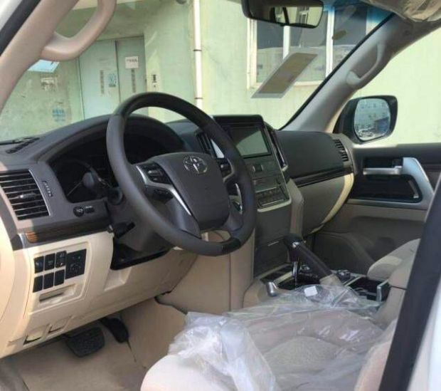 兰德酷路泽(平行进口) 内饰图 兰德酷路泽(平行进口) 内饰图