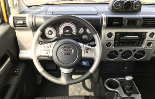 FJ酷路泽 内饰图