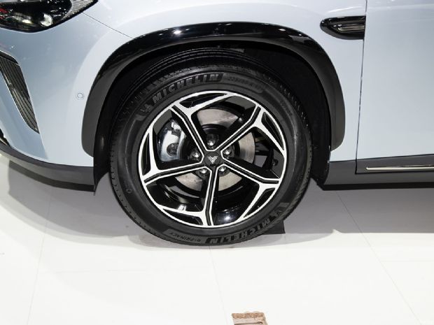 合众汽车 哪吒L 2024款 510 纯电版