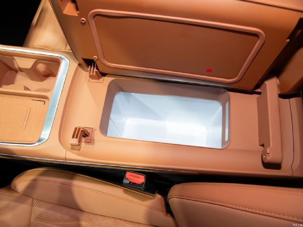 合众汽车 哪吒L 2024款 510 纯电版