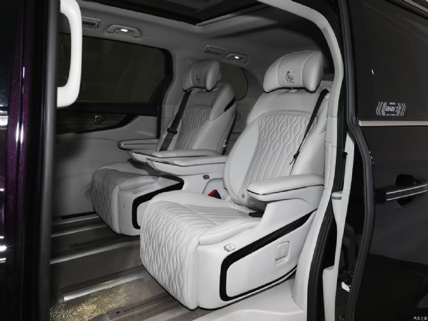 东风风行 星海V9 2024款 1.5TD 200km 青云梯系列 尊贵型