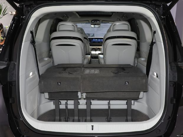 东风风行 星海V9 2024款 1.5TD 200km 青云梯系列 尊贵型