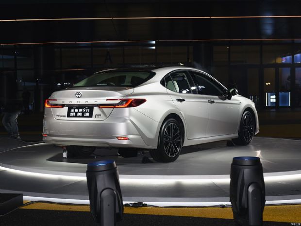 广汽丰田 凯美瑞 2024款 双擎 2.5HG 尊贵版