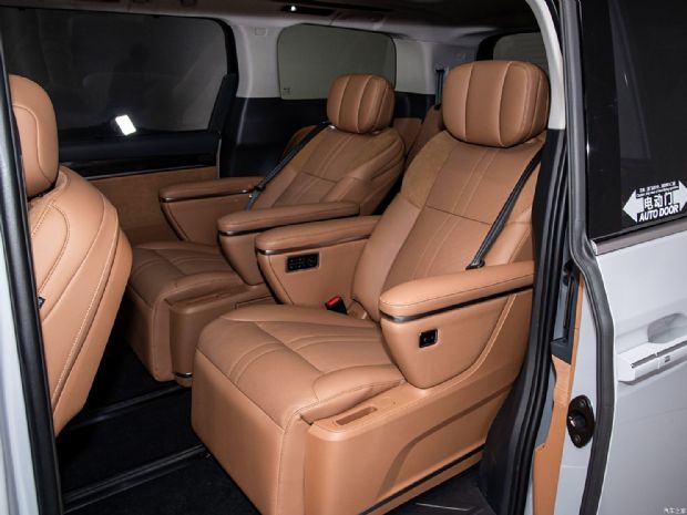 上汽大通 大家9 2024款 超混 长续航森林版 七座