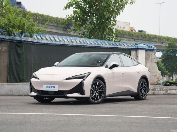 北汽新能源 极狐 阿尔法S5 2024款 708MAX 200kW