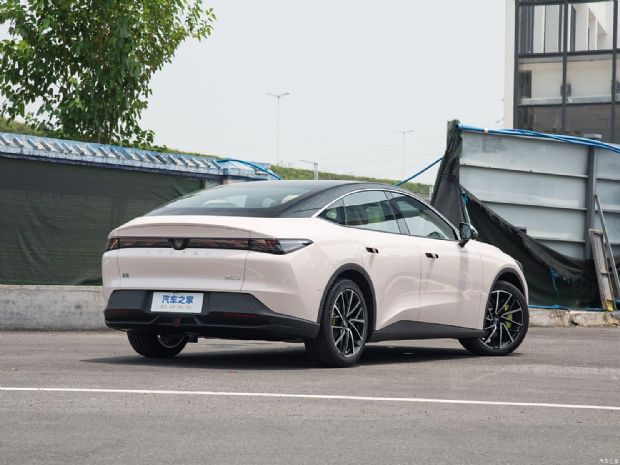 北汽新能源 极狐 阿尔法S5 2024款 708MAX 200kW