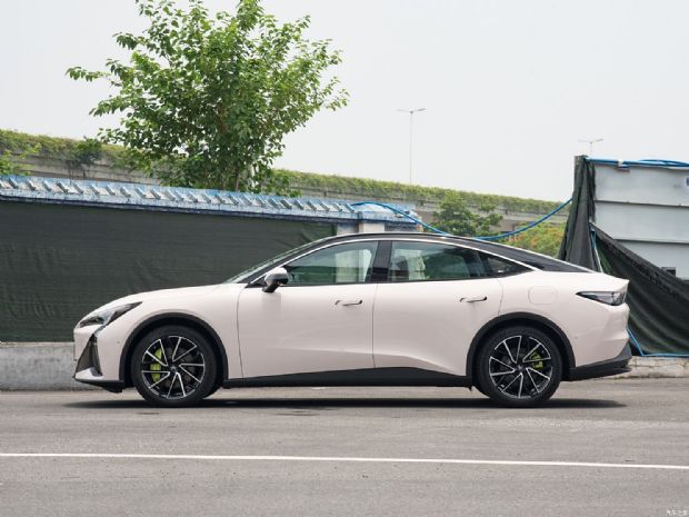 北汽新能源 极狐 阿尔法S5 2024款 708MAX 200kW