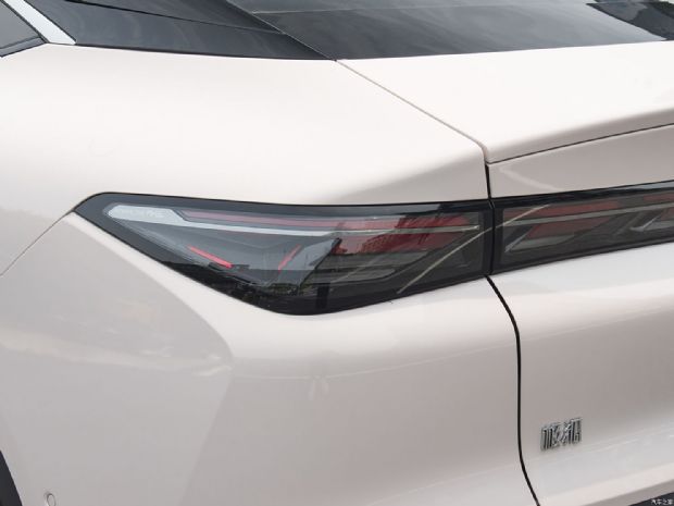 北汽新能源 极狐 阿尔法S5 2024款 708MAX 200kW