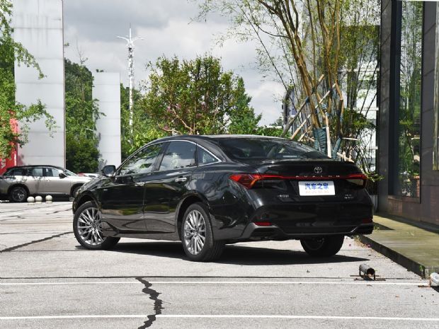 一汽丰田 亚洲龙 2024款 双擎 2.5L XLE尊贵版