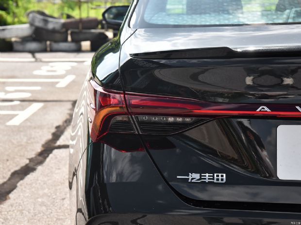 一汽丰田 亚洲龙 2024款 双擎 2.5L XLE尊贵版