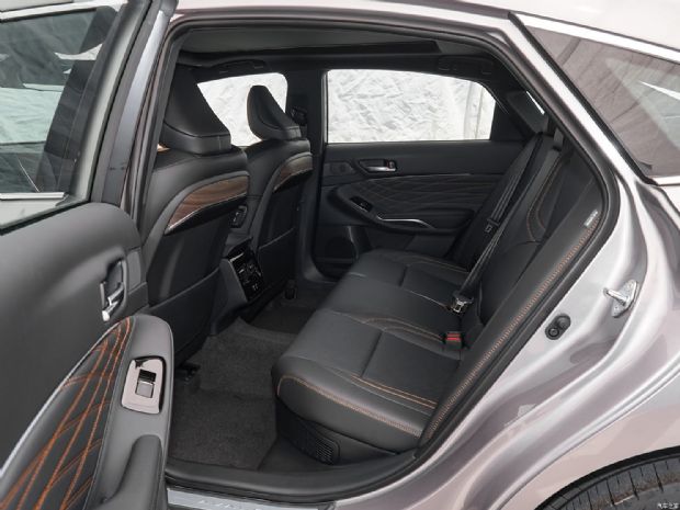 一汽丰田 亚洲龙 2024款 双擎 2.0L Limited旗舰版