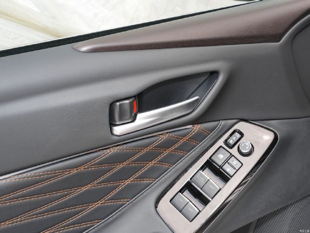 一汽丰田 亚洲龙 2024款 双擎 2.0L Limited旗舰版