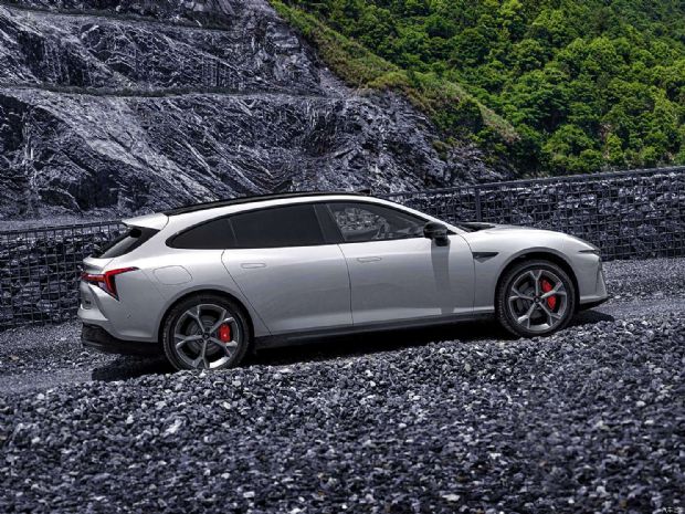 合众汽车 哪吒S猎装 2024款 纯电 四驱版