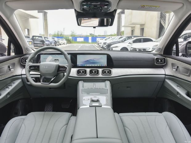 奇瑞汽车 风云T10 2024款 210 超长续航版 奢享型五座版