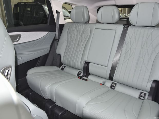 奇瑞汽车 风云T10 2024款 210 超长续航版 奢享型五座版