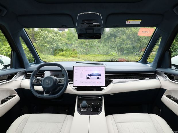 极氪 极氪009 2024款 七座过道版四驱 108kWh