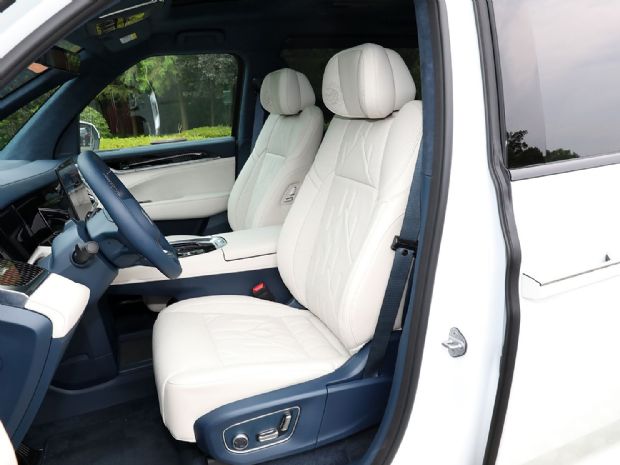 极氪 极氪009 2024款 七座过道版四驱 108kWh