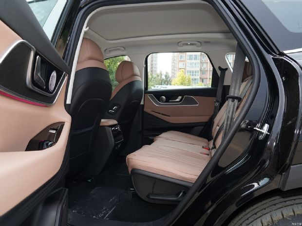 奇瑞汽车 瑞虎8 L 2024款 2.0T 两驱豪华版 7座