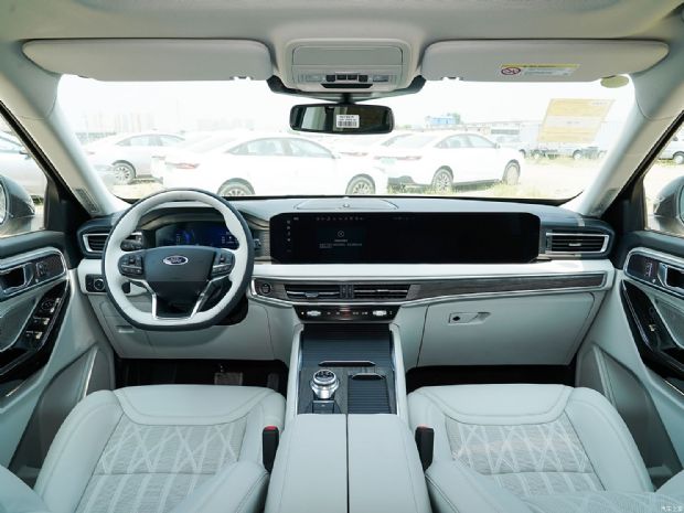 长安福特 探险者 2023款 EcoBoost 285 四驱赤金版 6座