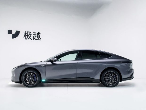 极越 极越07 2024款 双电机 三元锂