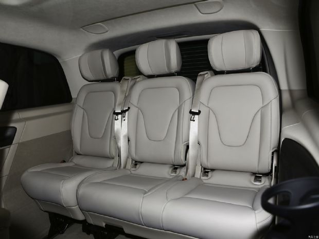 福建奔驰 奔驰V级 2024款 V 300 L 长轴距豪华版