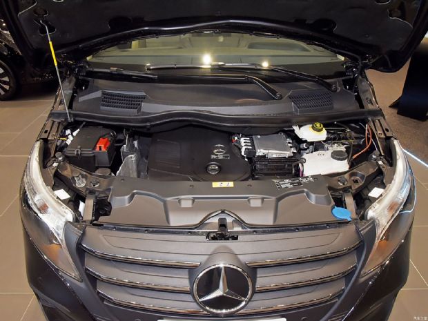 福建奔驰 威霆 2024款 2.0T 商务版 7座