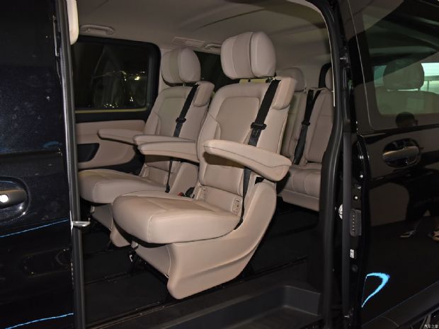 福建奔驰 威霆 2024款 2.0T 商务版 7座