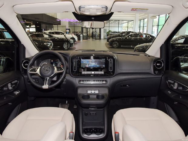 福建奔驰 威霆 2024款 2.0T 商务版 7座