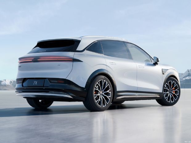 极氪 极氪7X 2024款 两驱版 磷酸铁锂