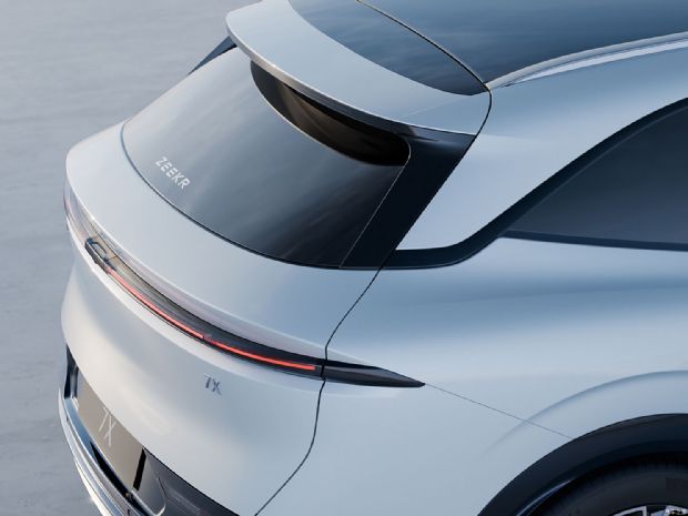 极氪 极氪7X 2024款 两驱版 磷酸铁锂