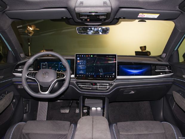 上汽大众 帕萨特 2025款 PRO 380TSI 星空耀尊版