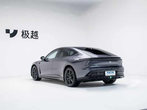 极越 极越07 2024款 双电机 三元锂