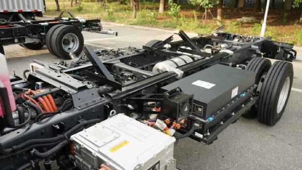 驾评全新一代欧马可智蓝HS1混动轻卡：性能与驾乘体验双跃升的高效城配利器