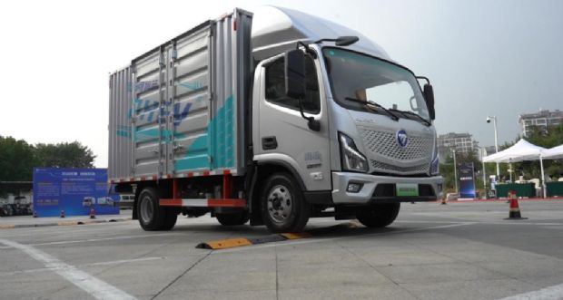 驾评全新一代欧马可智蓝HS1混动轻卡：性能与驾乘体验双跃升的高效城配利器