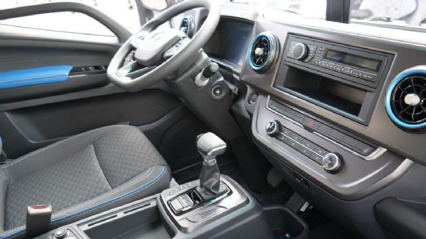 驾评全新一代欧马可智蓝HS1混动轻卡：性能与驾乘体验双跃升的高效城配利器