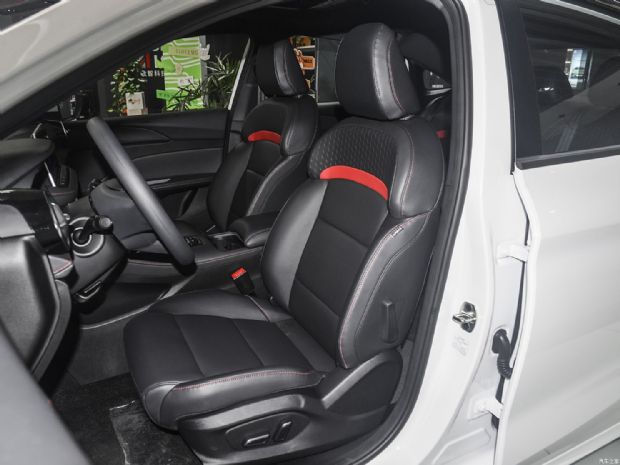 上汽集团 MG5 2024款 300TGI DCT高配版