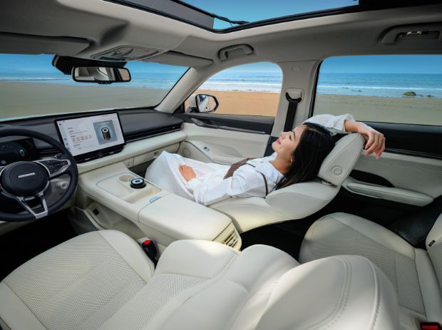 在这个春节的小尾巴，带上家人和新一代哈弗H6一起向幸福出发！