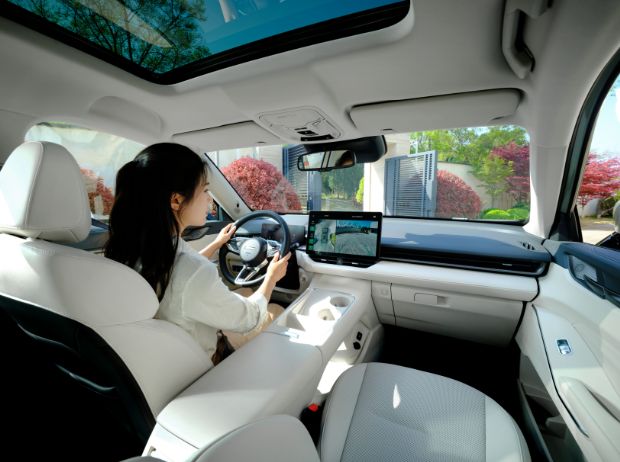 在这个春节的小尾巴，带上家人和新一代哈弗H6一起向幸福出发！