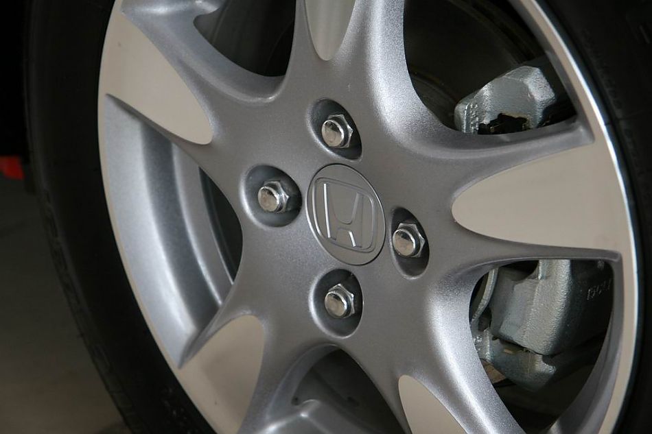 广州本田两厢飞度车轮