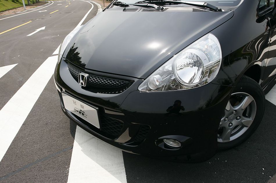 图为08款飞度的外观及细节