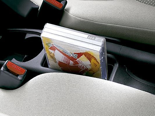 图为新飞度内饰及细节