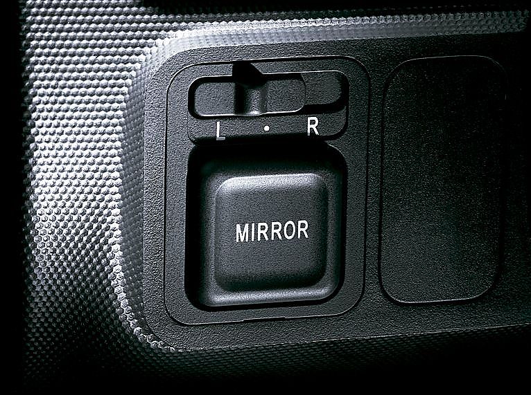 图为新飞度内饰及细节