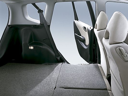 图为新飞度内饰及细节