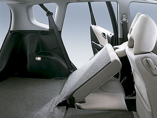 图为新飞度内饰及细节